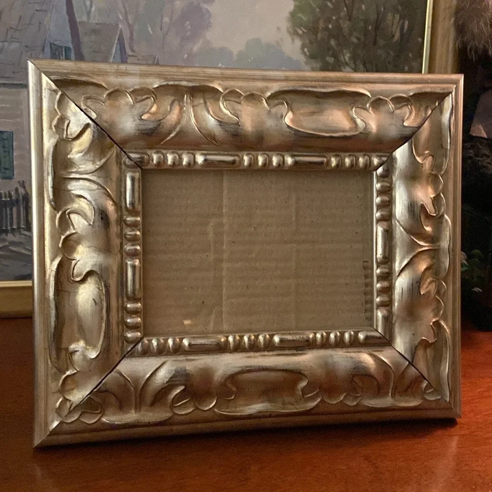 Gold leaf wood heavy picture frame 10 x 12